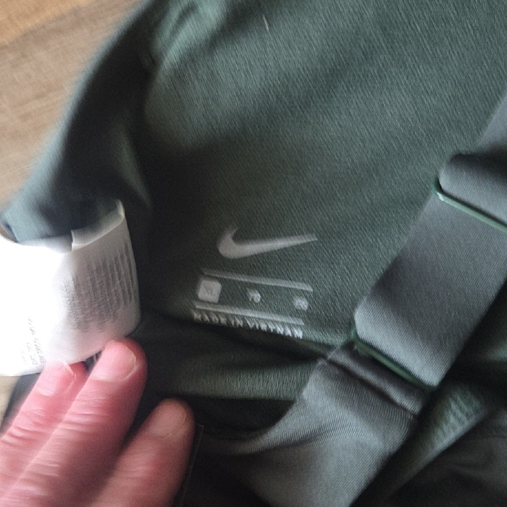 Nike Women's Tank Top - Dark Green Built In Bra - Picture 5 of 5